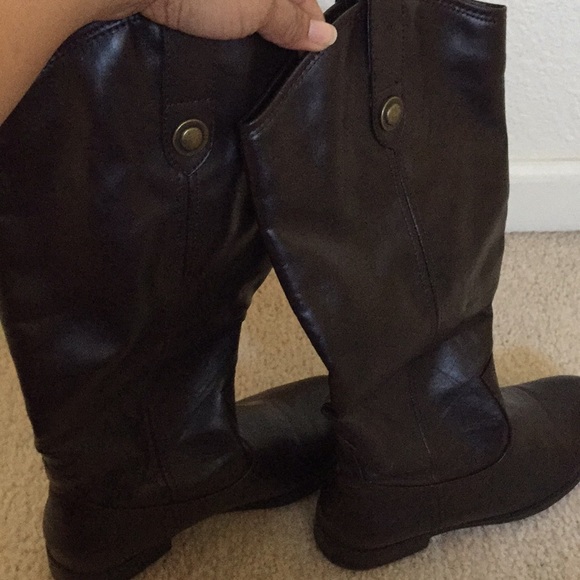 Size 5 1/2 American Eagle boots - Picture 3 of 4